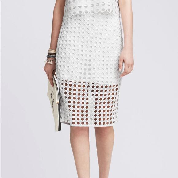 Banana Republic | Dot Lace Pencil Skirt Size 4P - Picture 1 of 10